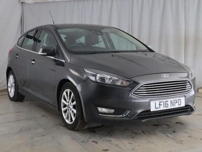 Begagnad Ford Focus Titanium 125 HK (91 kW) 2016 Grå Halvkombi