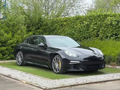 Usado Porsche Panamera 300 CV (220 kW) 2015 Negro Utilitario