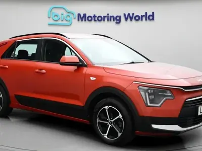 Używany Kia Niro 141 KM (103 kW) 2023 Pomarańczowy SUV