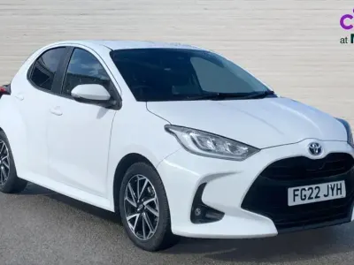 Used Toyota Yaris Design 116 HP (85 kW) 2022 White Hatchback