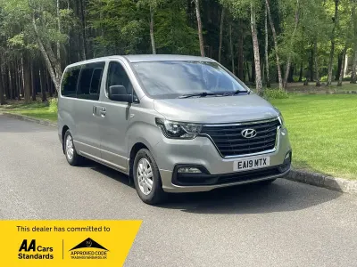 Usado Hyundai I800 SE 170 CV (125 kW) 2019 Plateado Monovolumen