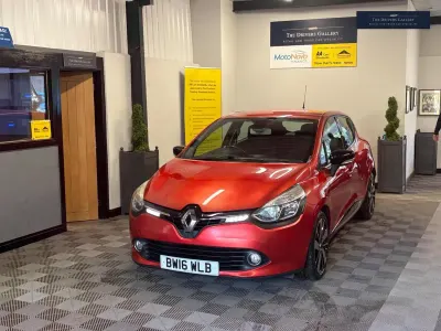 Used Renault Clio Dynamique 90 HP (66 kW) 2016 Red Hatchback