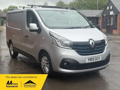 Używany Renault Trafic 2019 Srebrny Minivan