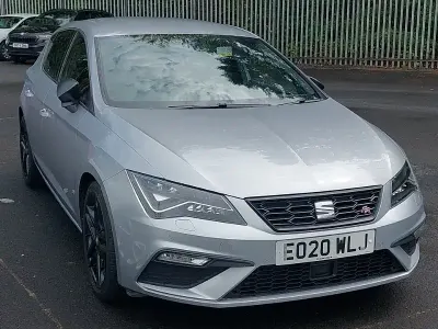 Usado Seat Leon Black Edition 130 CV (95 kW) 2020 Plateado Utilitario