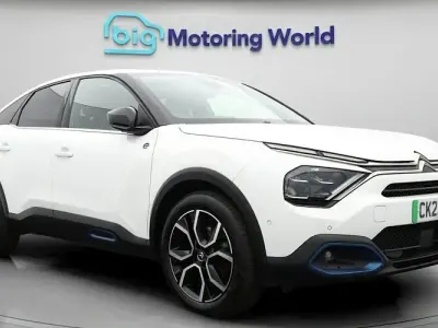 Used Citroën e-C4 Shine 100 kW (136 HP) 2022 White Hatchback