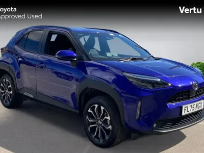 Used Toyota Yaris Hybrid Design 116 HP (85 kW) 2025 Juniper blue (metallic paint) Estate