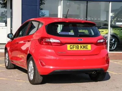 Usado Ford Fiesta Zetec 84 HP (61 kW) 2018 Vermelho Citadino