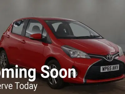 Used Toyota Yaris 2015 Red Hatchback