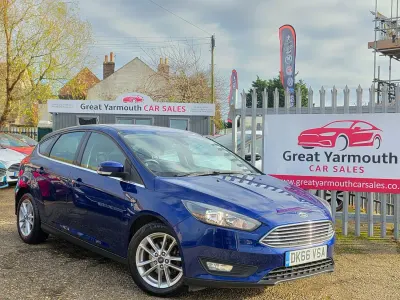 Used Ford Focus Zetec 125 HP (91 kW) 2015 Blue Hatchback