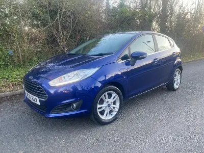 Usado Ford Fiesta Zetec 100 HP (73 kW) 2016 Azul Citadino