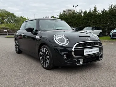 Begagnad Mini Cooper S Exclusive 189 HK (139 kW) 2020 Svart Halvkombi