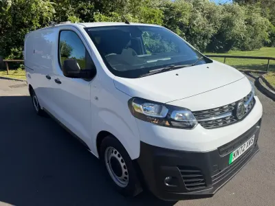 Used Vauxhall Vivaro 100 kW (136 HP) 2022 White MPV