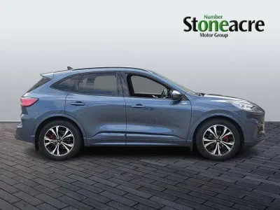 Käytetty Ford Kuga ST-Line X 225 HP (165 kW) 2023 Sininen Katumaasturi