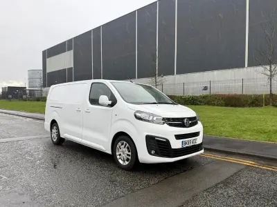 Używany Vauxhall Vivaro Sportive 120 KM (88 kW) 2020 Biały Minivan