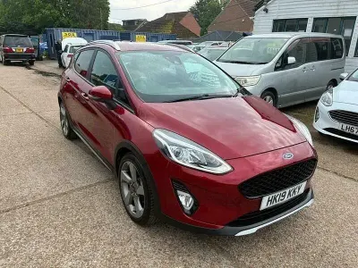 Second-hand Ford Fiesta Active 100 CP (73 kW) 2019 Roșu Hatchback