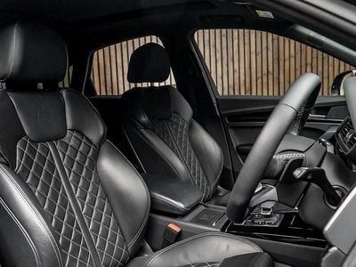 Begagnad Audi Q5 Sportback Black Edition 268 HK (197 kW) 2024 Grå SUV