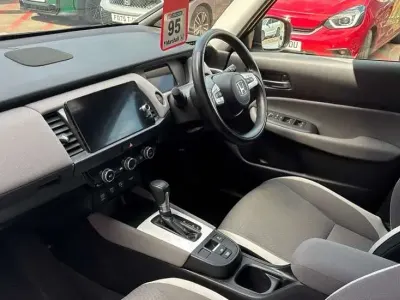 Begagnad Honda Jazz Hybrid 110 HK (80 kW) 2022 Vit Halvkombi