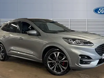 Käytetty Ford Kuga ST-Line X 150 HP (110 kW) 2023 Hopea Katumaasturi