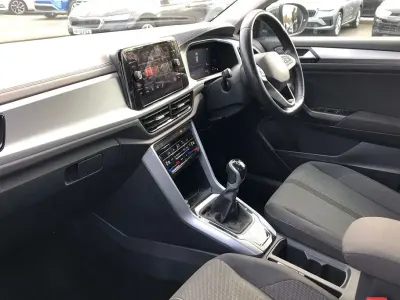 Usado VW T-Roc Life 110 HP (80 kW) 2022 Cinzento SUV