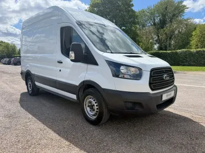Usado Ford Transit 130 HP (95 kW) 2018 Branco Van