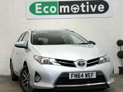 Used Toyota Auris Hybrid 136 HP (100 kW) 2014