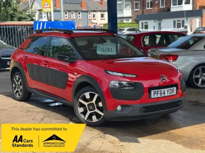 Used Citroën C4 Cactus Flair 100 HP (73 kW) 2015 Red Hatchback