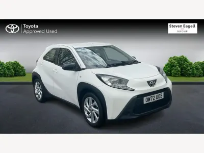 Używany Toyota Aygo X PURE 72 KM (52 kW) 2023 Biały SUV