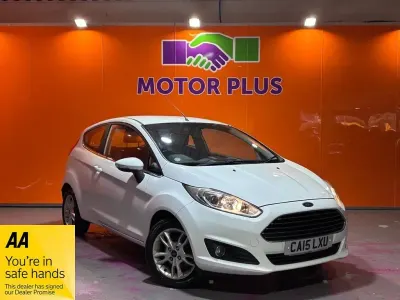 Used Ford Fiesta Zetec 82 HP (60 kW) 2015 White Hatchback