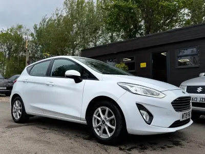 Begagnad Ford Fiesta Zetec 100 HK (73 kW) 2019 Vit Halvkombi