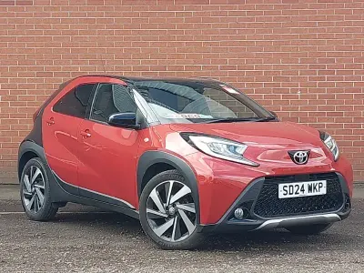 Gebraucht Toyota Aygo X 72 PS (52 kW) 2024 Rot SUV