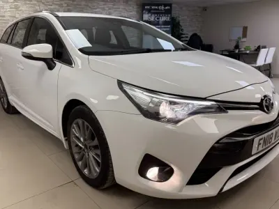 Used Toyota Avensis Business Edition 143 HP (105 kW) 2018 White Estate