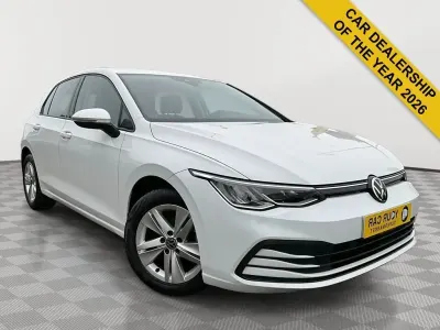 Second-hand VW Golf VIII Life 131 CP (96 kW) 2023 Alb Hatchback