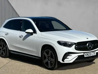 Käytetty Mercedes GLC300 AMG Line Premium 269 HP (197 kW) 2025 Valkoinen Katumaasturi