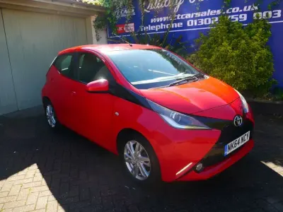 Begagnad Toyota Aygo x-press 2014 Röd Halvkombi