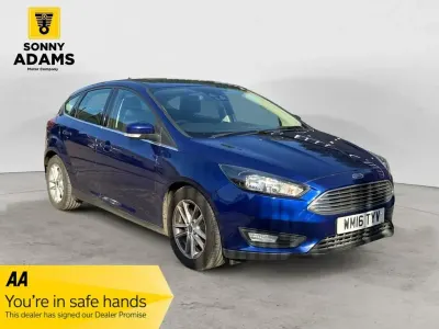 Begagnad Ford Focus Zetec 2016 Blå Halvkombi