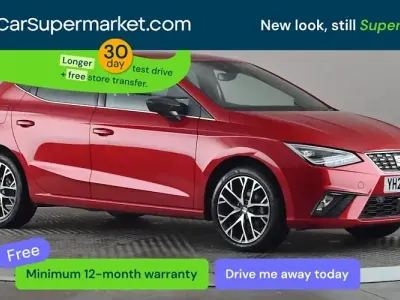Begagnad Seat Ibiza XCELLENCE Lux 110 HK (80 kW) 2023 Röd Halvkombi