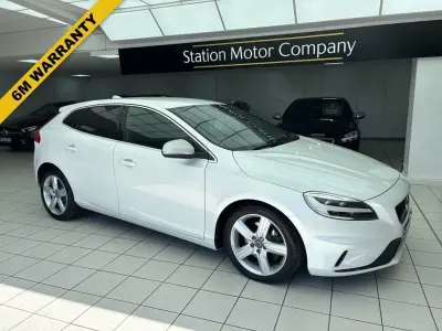 Gebraucht Volvo V40 R-Design 122 PS (89 kW) 2016 Weiß Kleinwagen