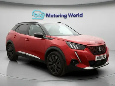 Begagnad Peugeot e-2008 Premium 100 kW (136 HK) 2021 Röd SUV