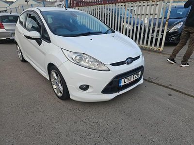 Used Ford Fiesta Zetec 2011 White Hatchback