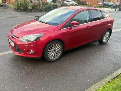 Used Ford Focus Zetec 125 HP (91 kW) 2012 Red Hatchback
