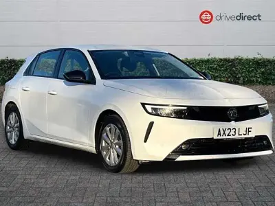 Second-hand Vauxhall Astra Design Edition 110 CP (80 kW) 2023 Alb Hatchback