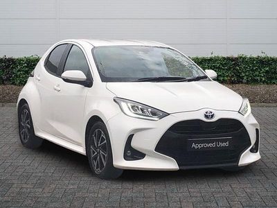 Used Toyota Yaris Hybrid Design 2023 White Hatchback