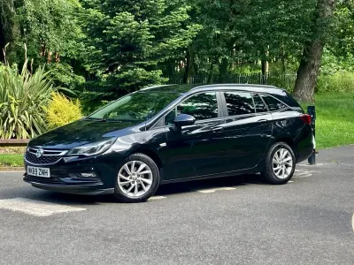 Used Vauxhall Astra Design Edition 2019 Black Estate