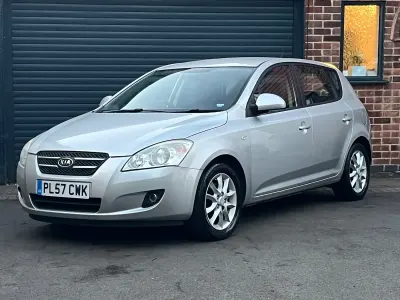 Używany Kia Ceed 122 KM (89 kW) 2008 Srebrny Hatchback