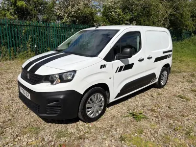 Usado Peugeot Partner 131 HP (96 kW) 2020 Branco Monovolume