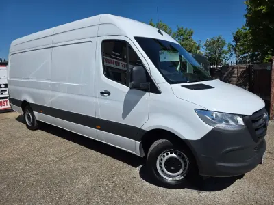 Begagnad Mercedes Sprinter Progressive 2023 Vit Van