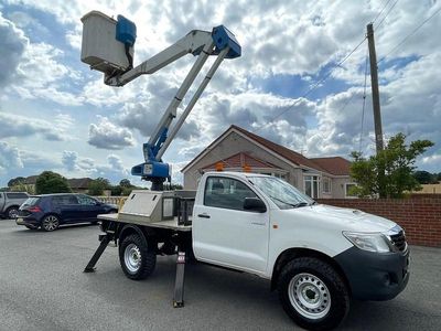 Used Toyota HiLux Active 142 HP (104 kW) 2014 White Pickup