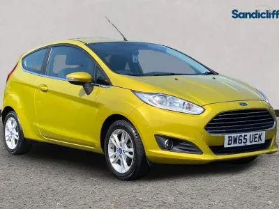 Usado Ford Fiesta Zetec 82 CV (60 kW) 2016 Amarillo Utilitario