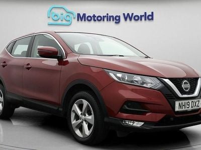 Used Nissan Qashqai Acenta Premium 116 HP (85 kW) 2019 Red SUV