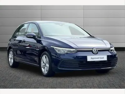 Used VW Golf VIII Life 150 HP (110 kW) 2023 Blue Hatchback